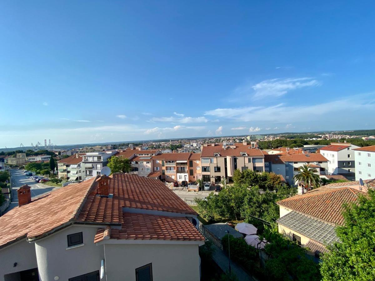 Penthouse cityview Pula Exterior foto